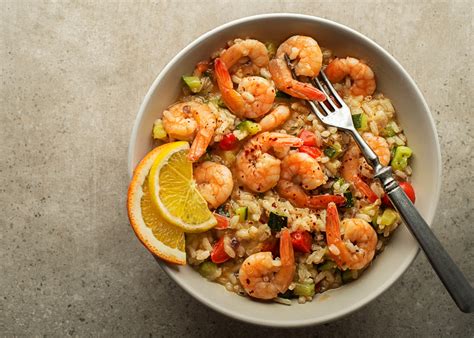  Arroz de Coco com Camarão: Um Prato Tropical que Une Texturas Crocantes e Sabores do Mar!