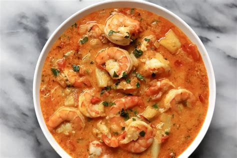  Moqueca de Camarão: Uma Explosão Tropical de Sabores em um Banho Cremoso e Apicado!