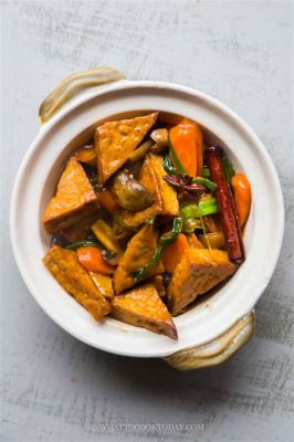  Spicy Mao's Braised Tofu: Uma explosão picante de sabor que envolve seu paladar em um abraço reconfortante de textura!