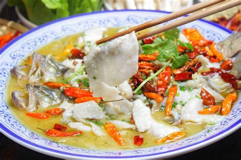  Spicy Steamed Fish with Pickled Cabbage: Uma Explosão De Sabores Picantes e Azedos Que Encantam o Paladar!