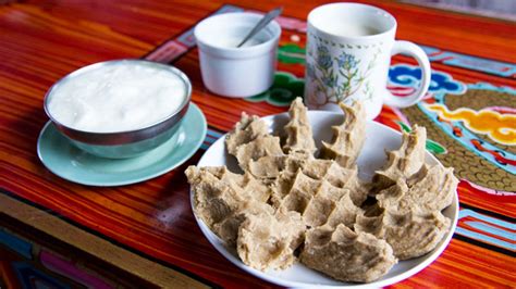  Tsampa com Leite de Iacagem e Queijo de Yak - Uma Sinfonia Alpina de Sabores Aveludados e Texturas Robustas?